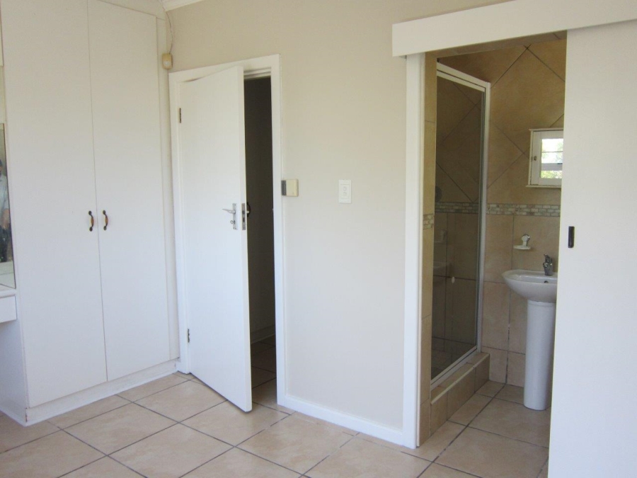 To Let 3 Bedroom Property for Rent in Beacon Bay Eastern Cape